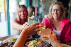 Helpful overview of FLL Terminal 4 restaurants for travelers heading through Fort Lauderdale Airport.